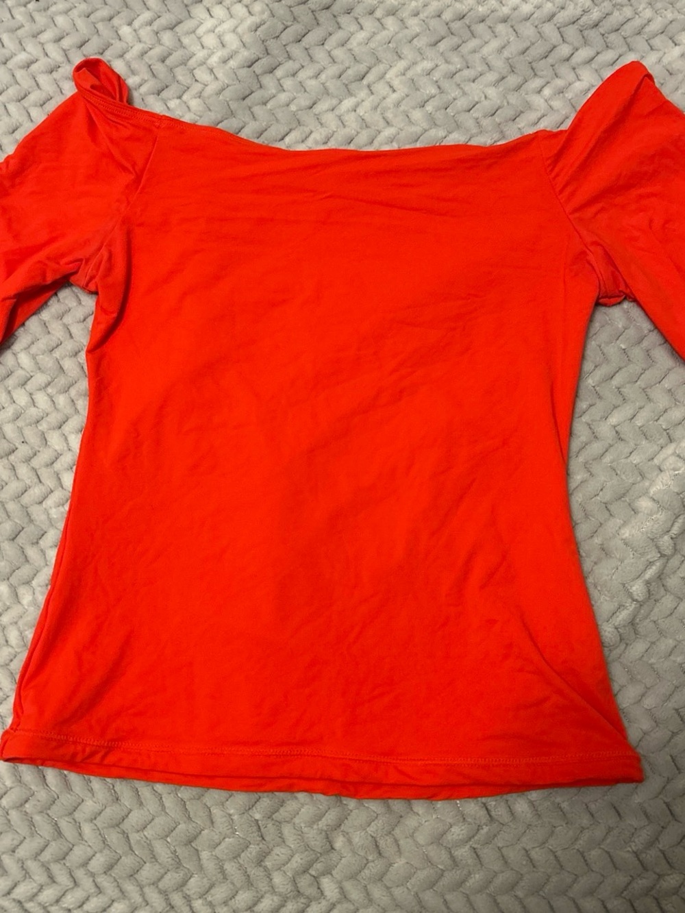 Off-Shoulder Short Sleeve Top in Red